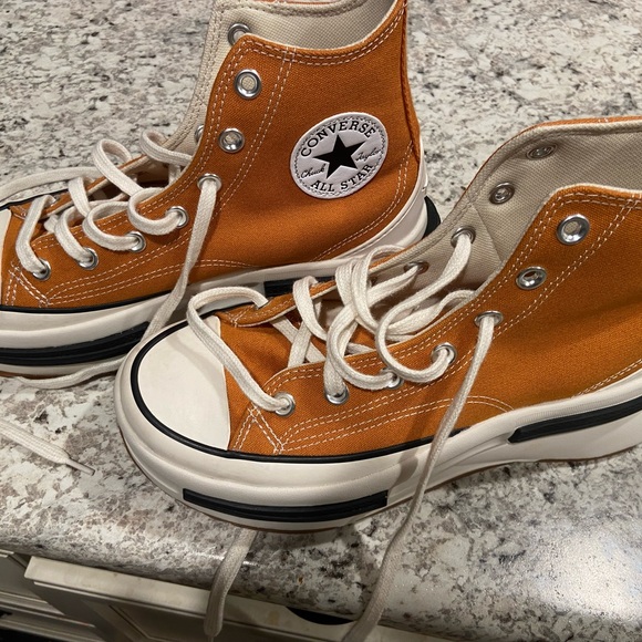 Converse high tops - new like condition - Picture 4 of 4